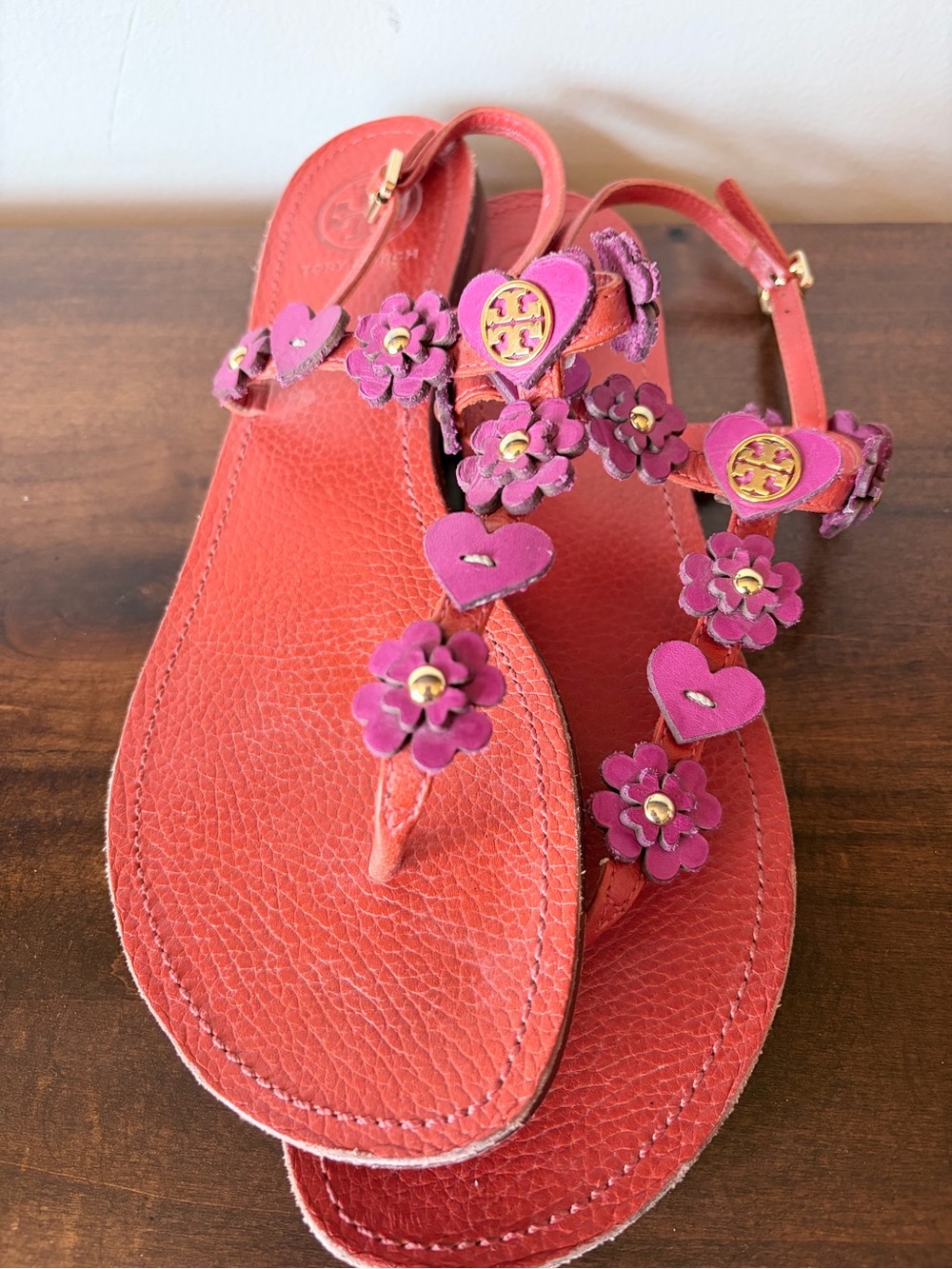 Tory Burch Coral Red Leather Ankle Strap Sandals w/ Floral/Heart Detail -Sz 9.5 - Picture 4 of 6